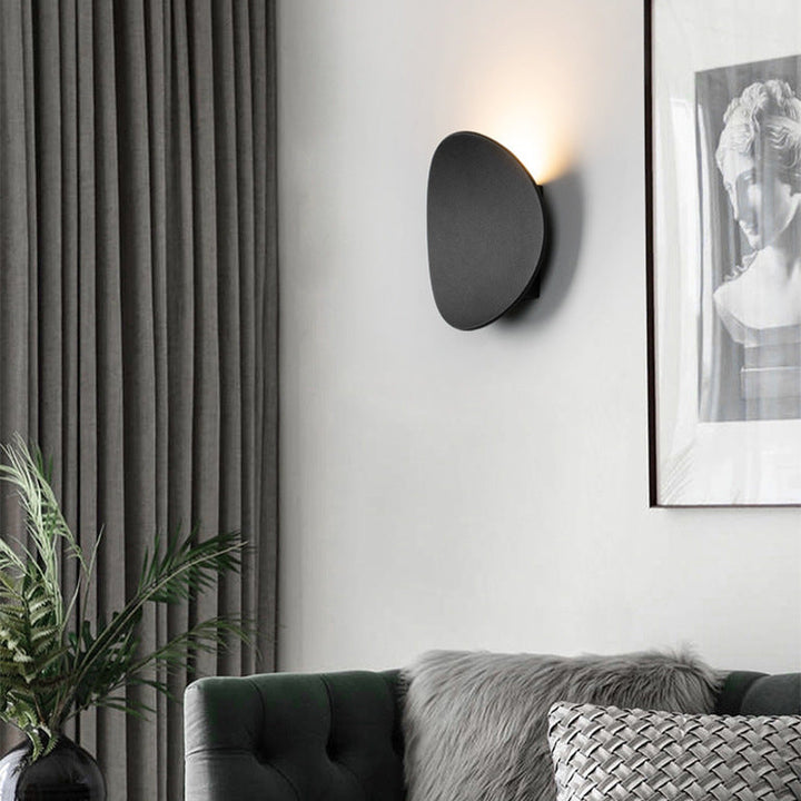 Elegancki kinkiet LED aluminiowy, minimalistyczne oświetlenie ścienne do sypialni, stylowa dekoracja.
