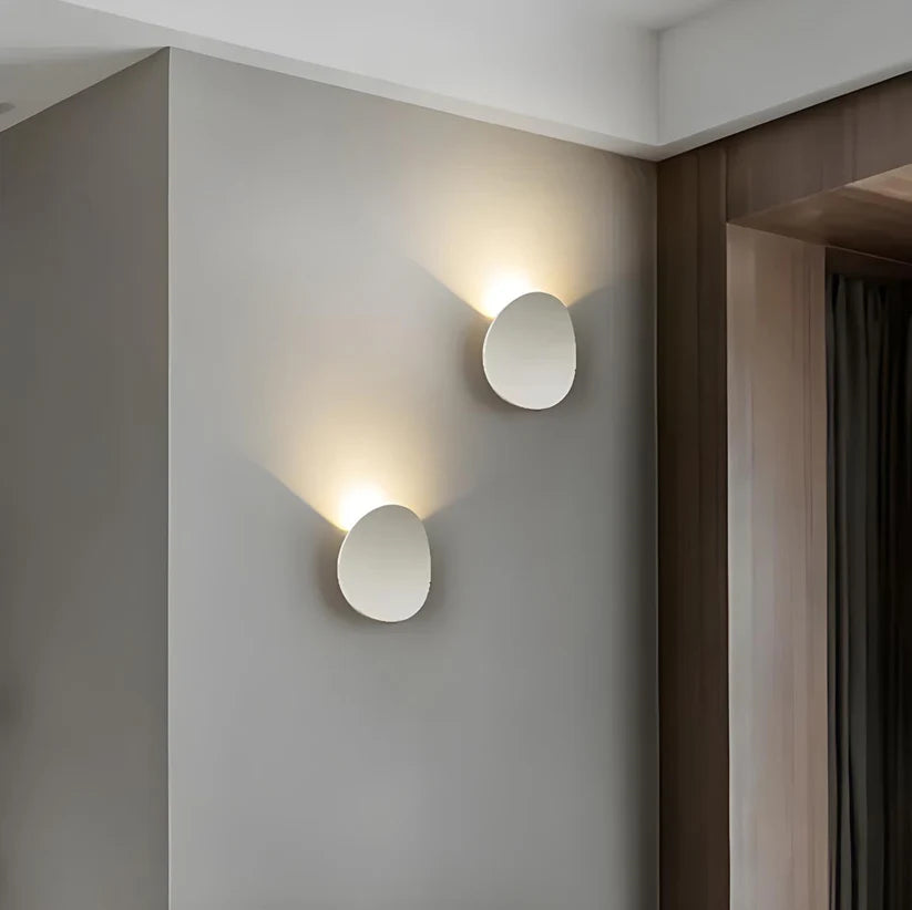 Nowoczesna lampa ścienna LED do salonu, aluminiowy kinkiet, oświetlenie dekoracyjne wnętrz.
