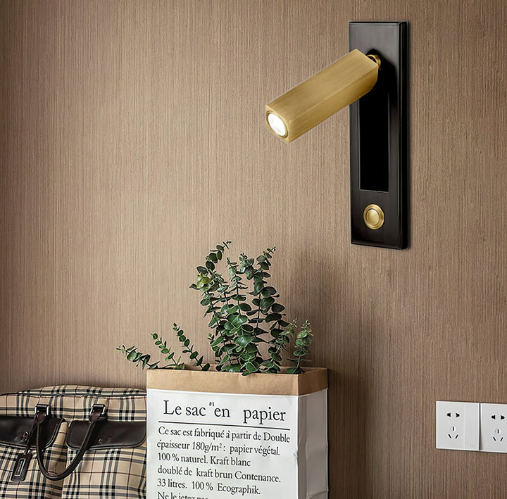 Designerski kinkiet LED do sypialni, z regulacją, podkreśla wnętrze.