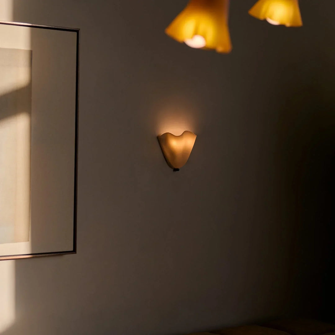 Stylowa lampa ścienna LED, retro z witrażem, do każdego wnętrza domowego.