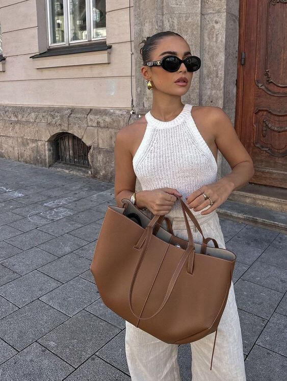 Klasyczna damska torba tote na ramię, idealna do codziennego użytku i biura.