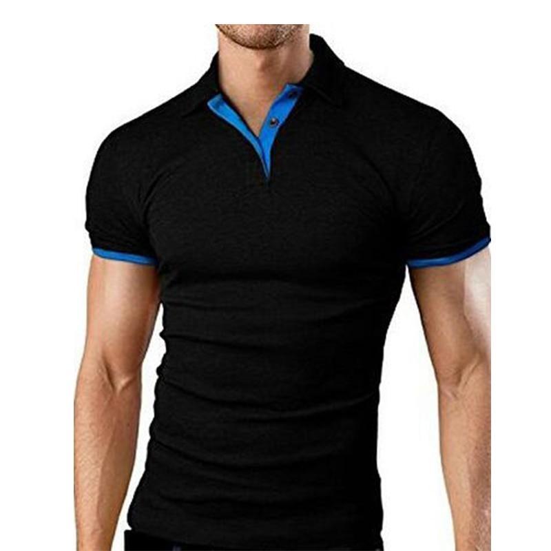 Klasyczna męska koszulka polo w granatowym kolorze, z krótkim rękawem, dopasowana, idealna na lato. Elegancki styl casual.