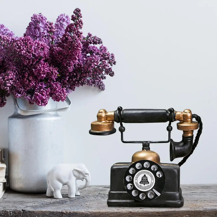 Klasyczny telefon dekoracyjny retro, stylowa ozdoba vintage do wnętrza domu. Idealny prezent.