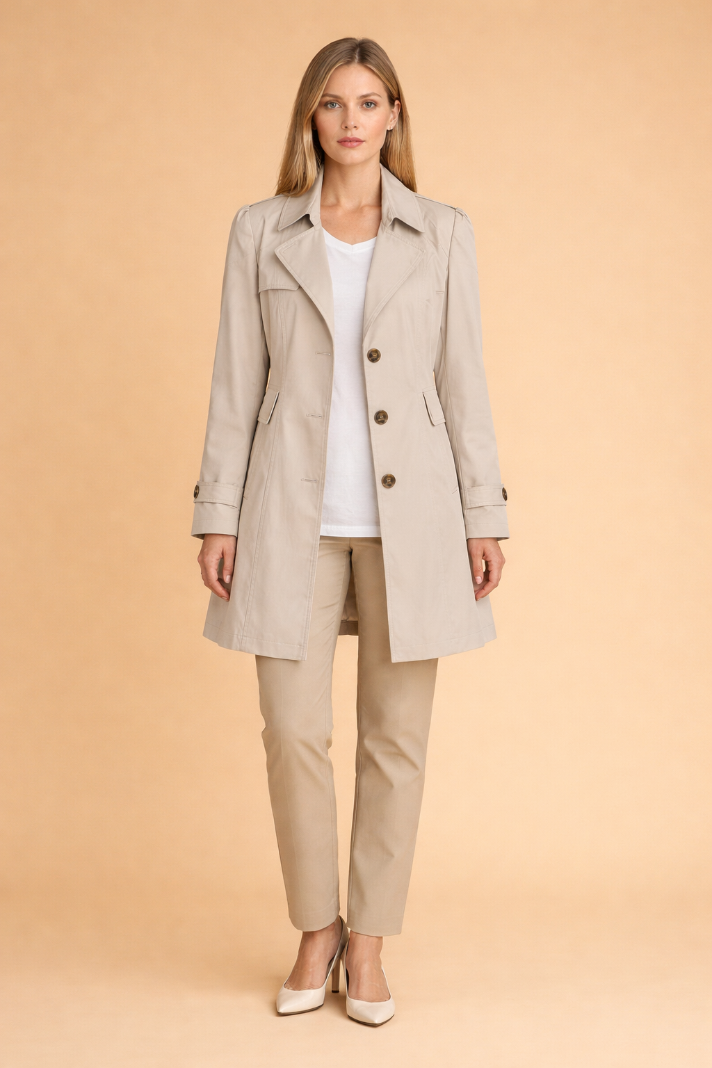 Elegancki czarny trencz damski, ponadczasowy styl, idealny do stylizacji casual i formalnych. Moda damska.