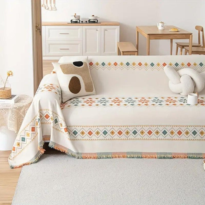 Miękki koc boho z frędzlami, przytulny dodatek do sypialni lub salonu. Tekstylia.
