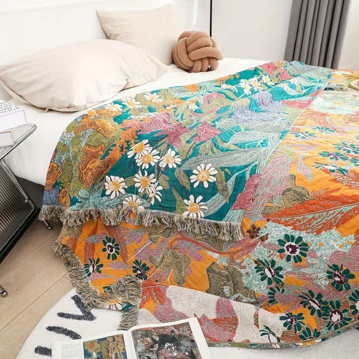 Elegancka narzuta boho z patchworku, z ozdobnymi frędzlami, idealna do sypialni lub jako koc na kanapę.