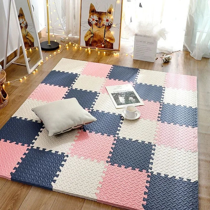 Antypoślizgowa mata piankowa puzzle na podłogę, stabilna i bezpieczna dla raczkujących niemowląt.