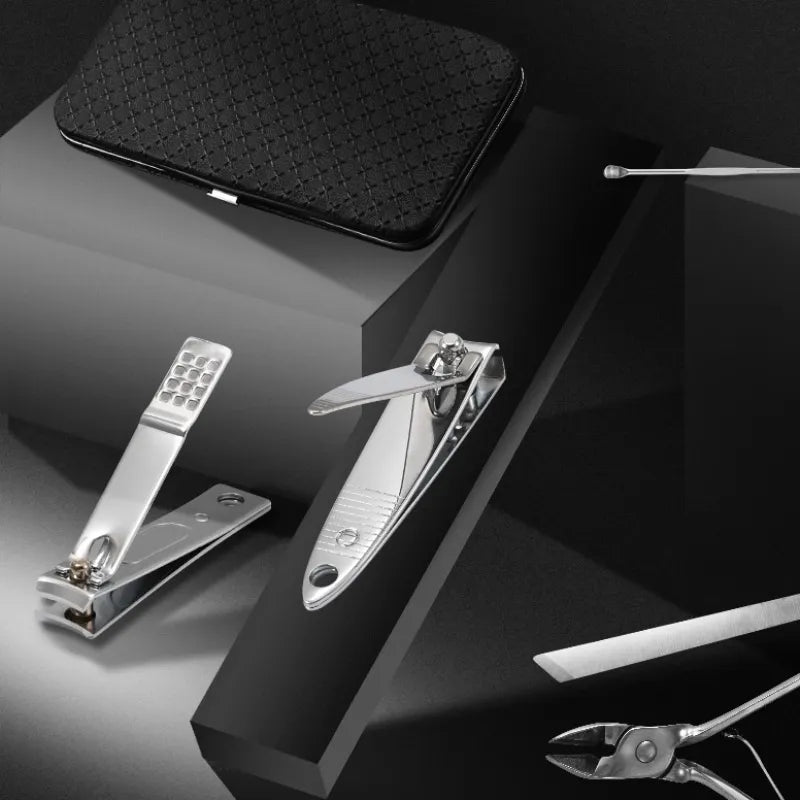 Kompletny uniseks zestaw do manicure i pedicure 19w1 w eleganckim etui podróżnym. Idealne narzędzia ze stali nierdzewnej.