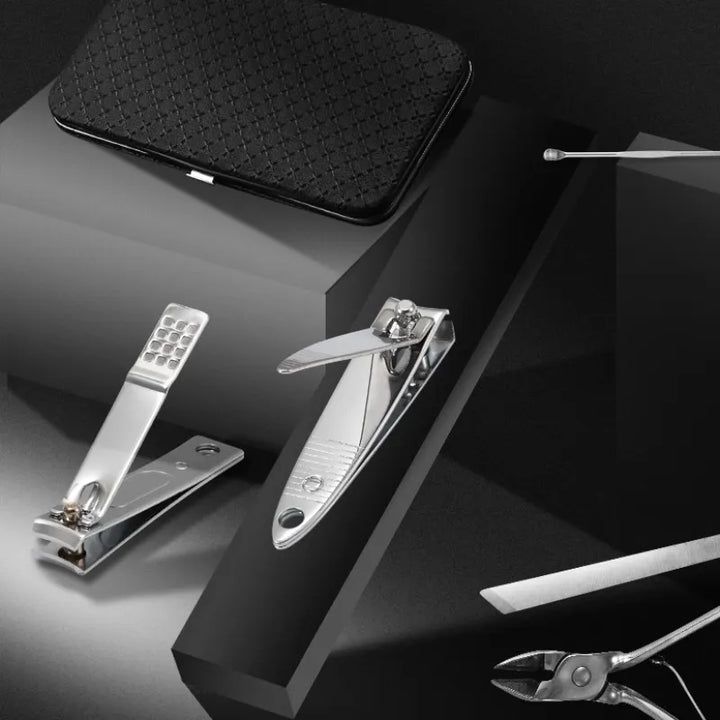 Kompletny uniseks zestaw do manicure i pedicure 19w1 w eleganckim etui podróżnym. Idealne narzędzia ze stali nierdzewnej.