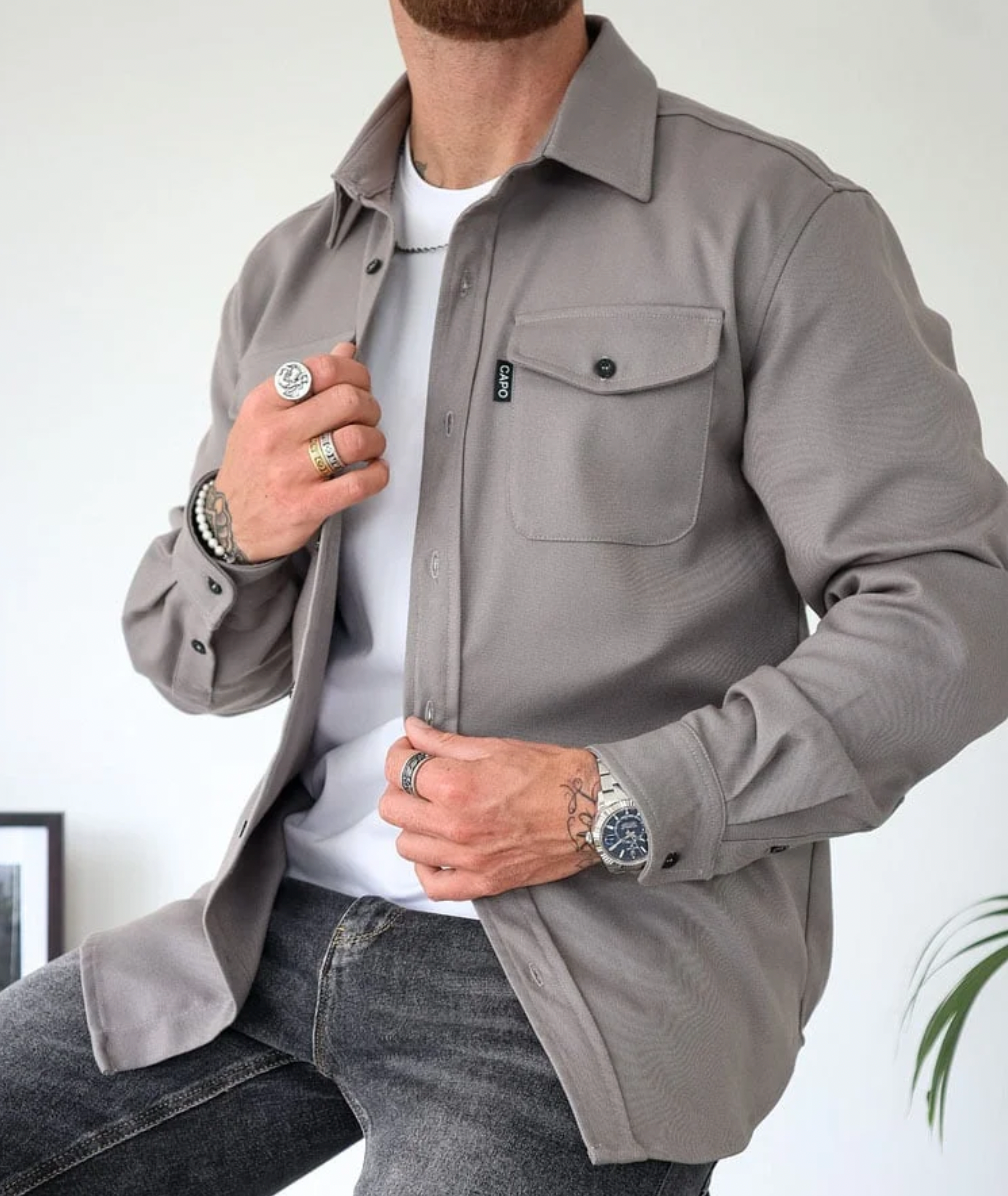 Męska koszula Ivan, dopasowany fason slim fit. Stylowa elegancja, komfortowa i uniwersalna na dzień.