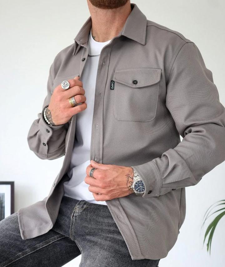 Męska koszula Ivan, dopasowany fason slim fit. Stylowa elegancja, komfortowa i uniwersalna na dzień.