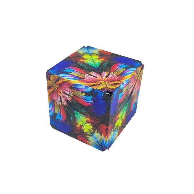 Kolorowa magnetyczna kostka magiczna ułożona w geometryczny kształt. Rozwojowa łamigłówka, kreatywna rozrywka.