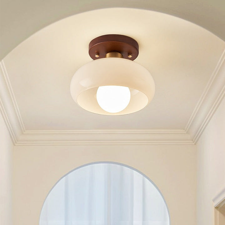 Nowoczesna kremowa lampa sufitowa LED Bauhaus, idealna jako oświetlenie dekoracyjne do wnętrz.