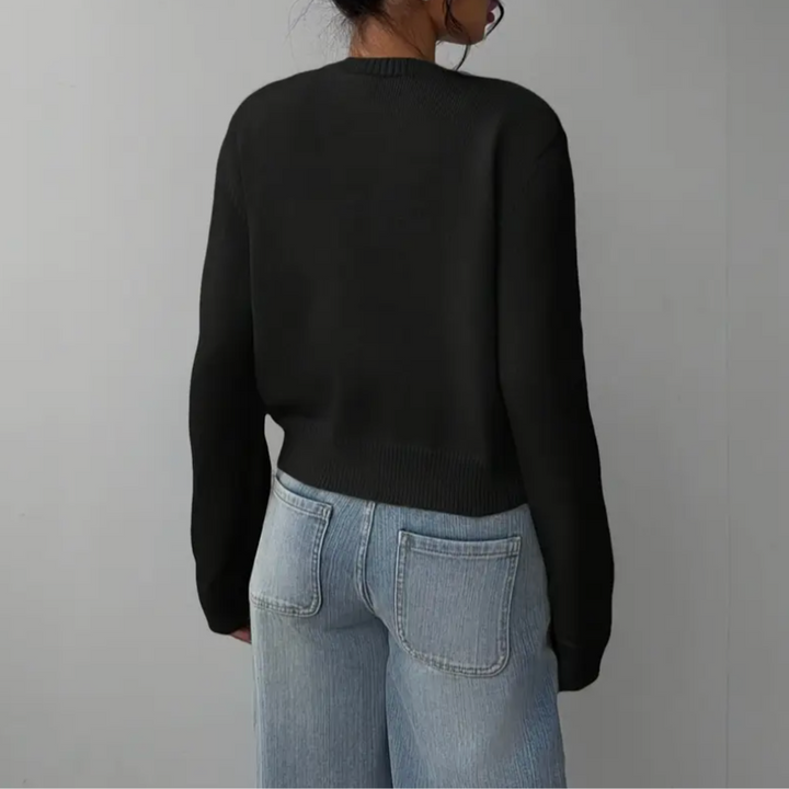 Modny sweter rozpinany damski crop top z długim rękawem, widok z boku