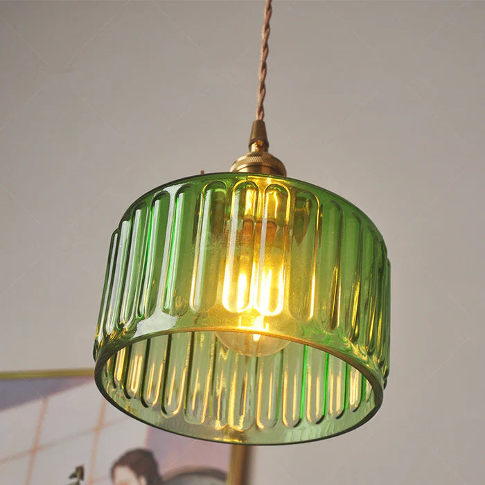 Regulowany kryształowy żyrandol sufitowy w stylu vintage, idealny do eleganckiego salonu.