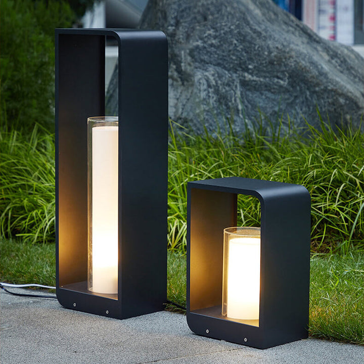 Minimalistyczna lampa LED kwadratowa, nowoczesne oświetlenie ogrodu.