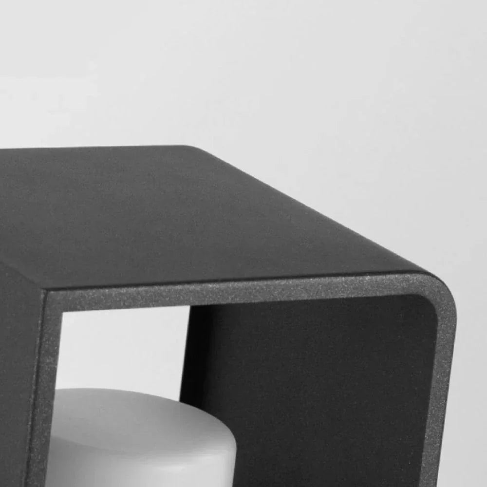 Nowoczesna kwadratowa lampa LED, słupek stojący. Idealne oświetlenie ogrodu i ścieżek, styl minimalistyczny.