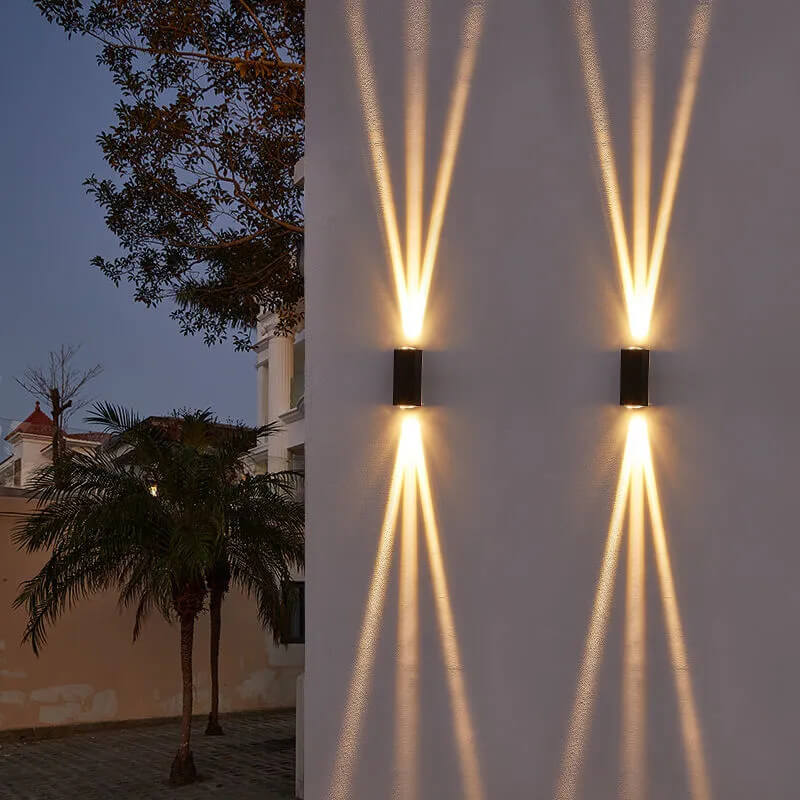 Stylowa lampa ścienna LED, czarna, prostokątna, wodoodporna, do nowoczesnego ogrodu i elewacji.
