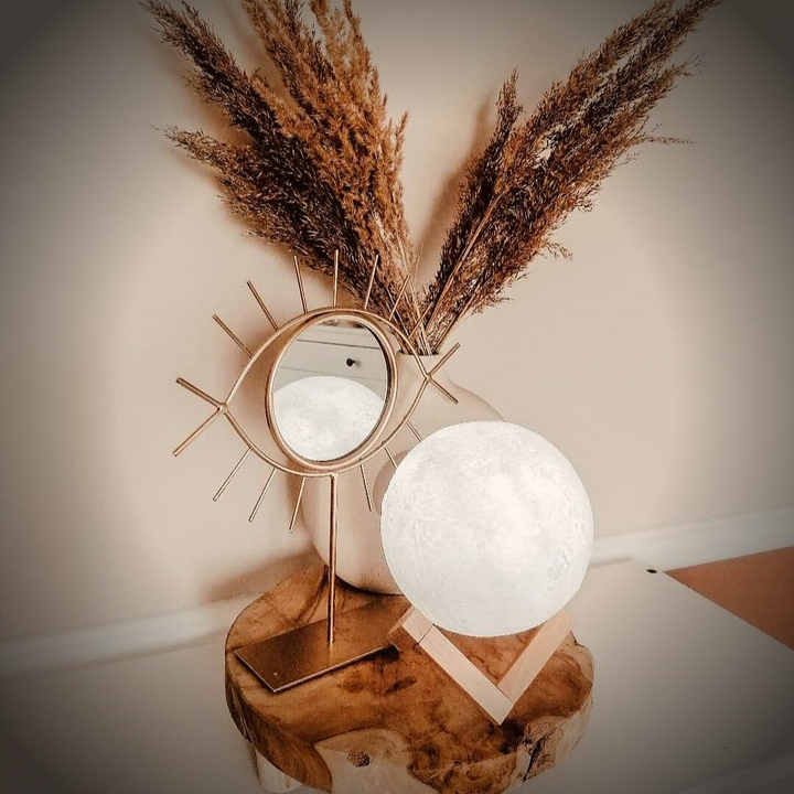 Lampa księżyc 3D z wiernym odwzorowaniem powierzchni, zapewniająca nastrojowe oświetlenie pokoju i unikalną dekorację.
