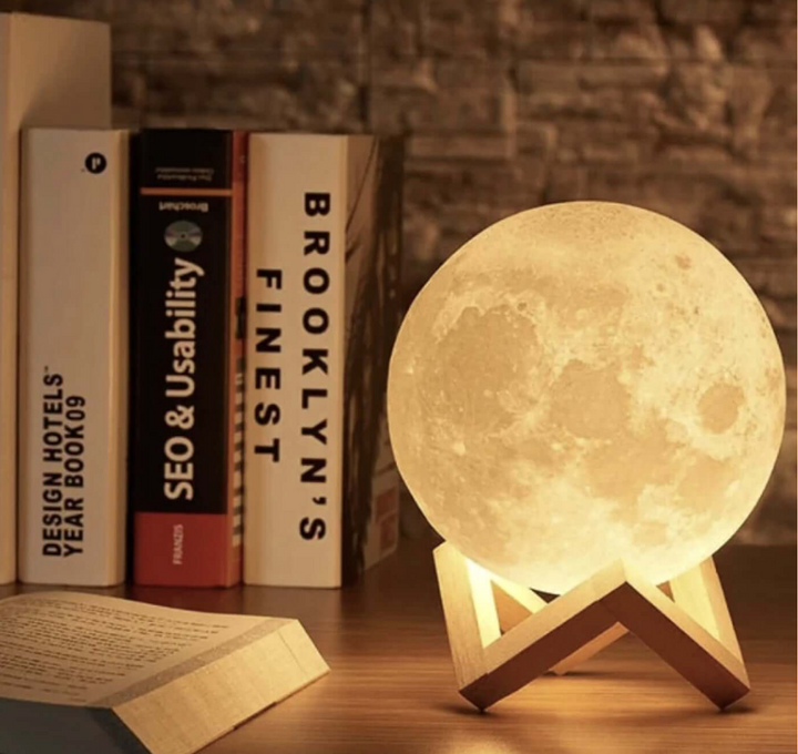 Lampa Księżycowa LED 3D z 16 kolorami i pilotem, idealna jako światło nocne do sypialni.