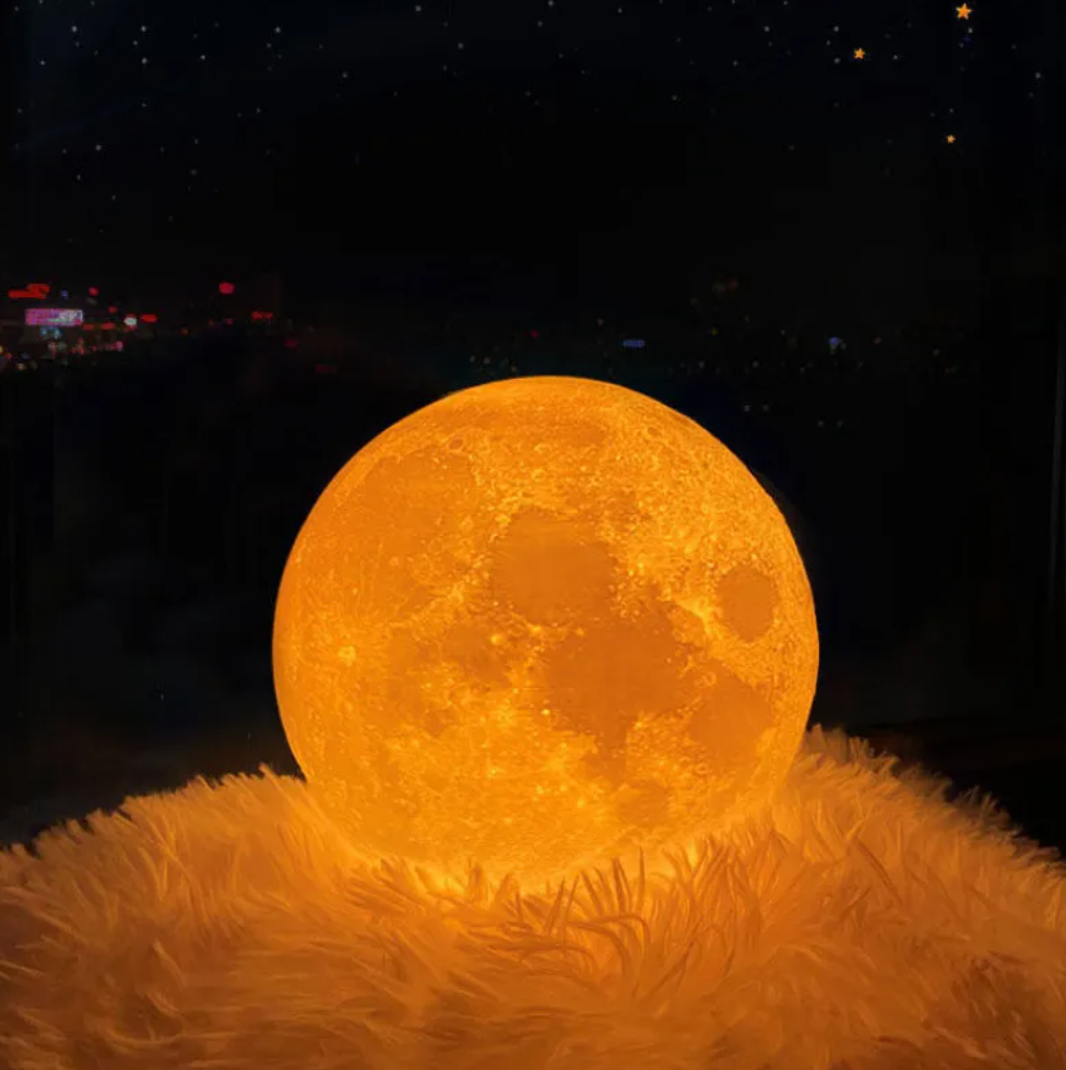 Lampa Księżycowa LED 3D z pilotem, 16 kolorów, ściemnialna, tworzy magiczną atmosferę w domu.