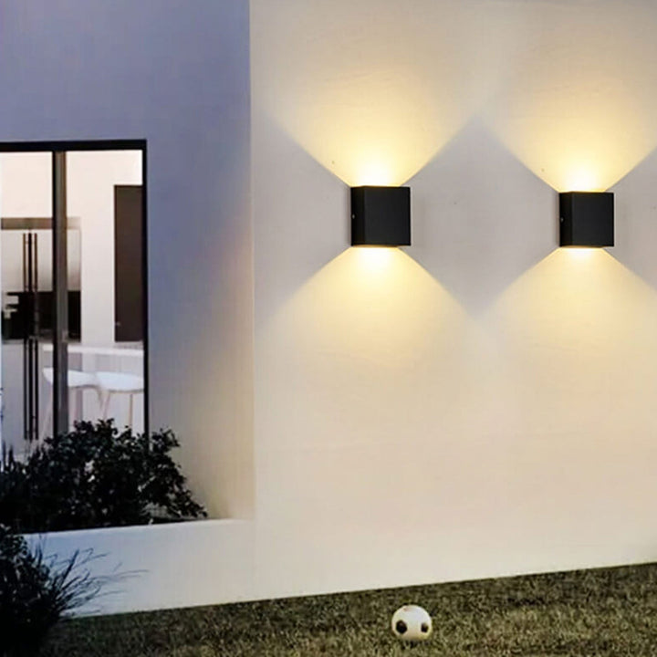Lampa LED zewnętrzna z czujnikiem ruchu, inteligentne oświetlenie ścienne do ogrodu i na taras.