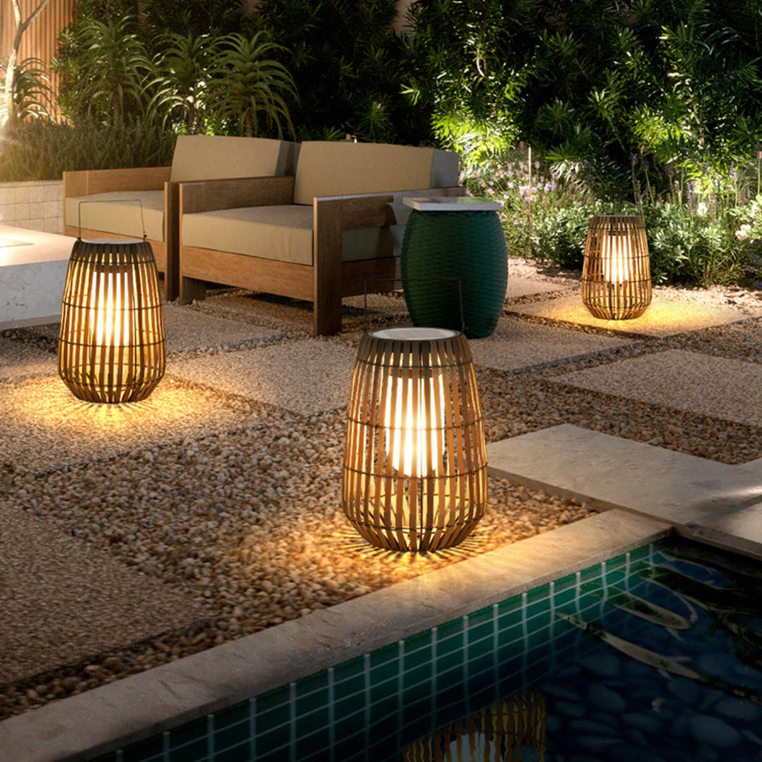 Lampa ogrodowa LED w stylu latarni retro, solarna, do ogrodu i na balkon, unikatowy design.