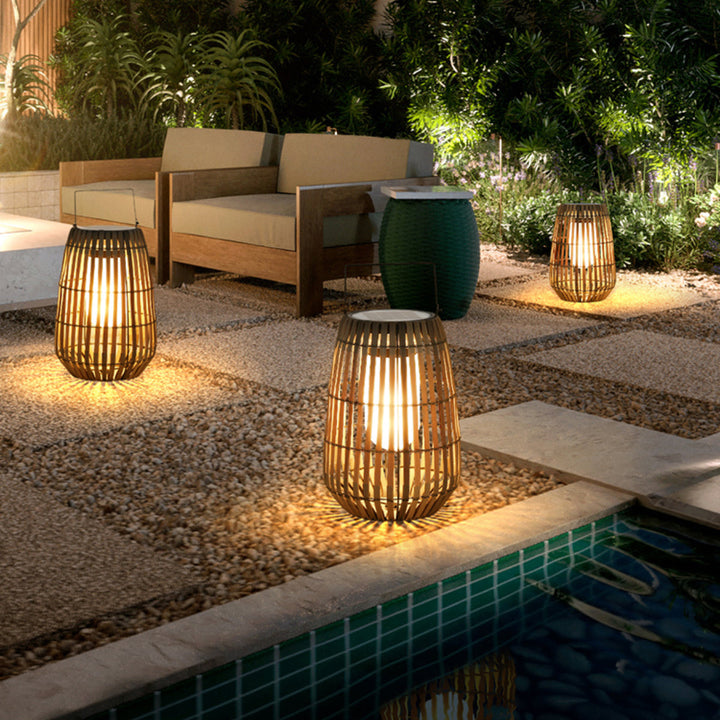 Lampa ogrodowa LED w stylu latarni retro, solarna, do ogrodu i na balkon, unikatowy design.