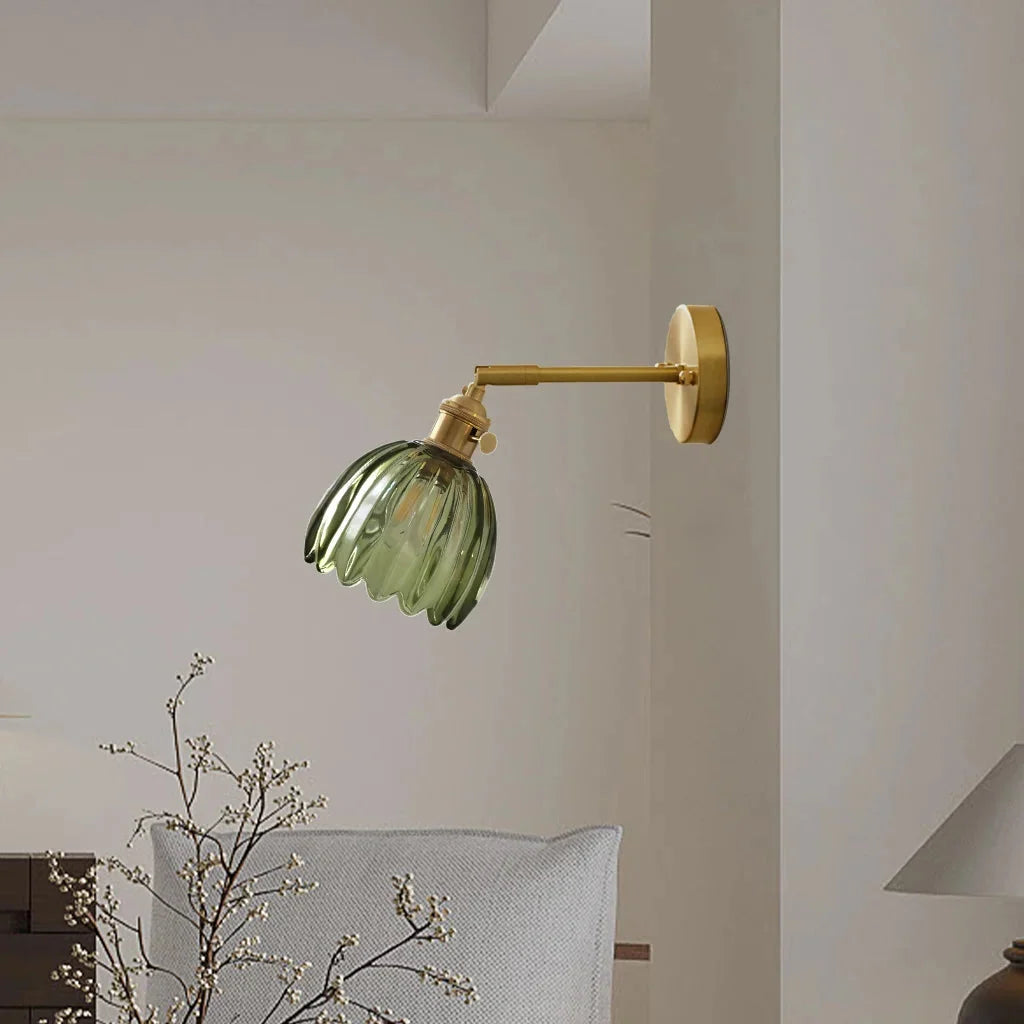 Dekoracyjna lampa w stylu vintage z motywem kwiatowym