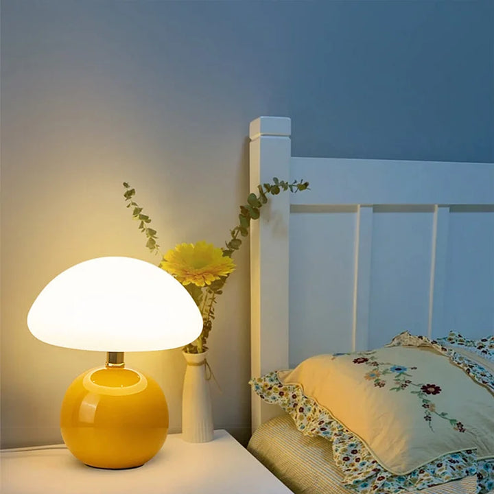 Lampa stołowa Grzybek, design Bauhaus. Elegancka, ceramiczna, idealna do nowoczesnych wnętrz.