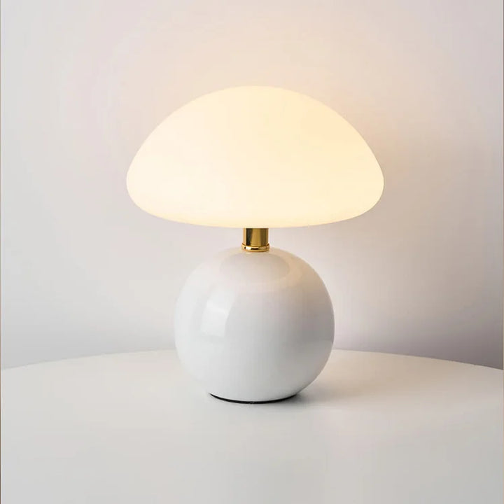 Minimalistyczna lampa stołowa Grzybek. Design Bauhausu, idealna do współczesnych wnętrz.