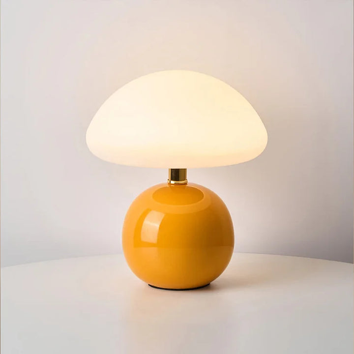 Lampa stołowa Grzybek. Unikalny design, ceramika, inspirowana estetyką Bauhausu.