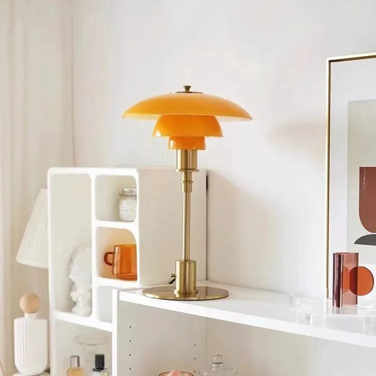Lampa stołowa LED, złota, nowoczesna i minimalistyczna. Idealna do sypialni i salonu.