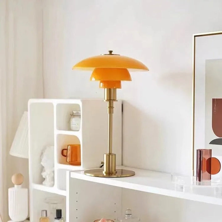 Lampa stołowa LED, złota, nowoczesna i minimalistyczna. Idealna do sypialni i salonu.