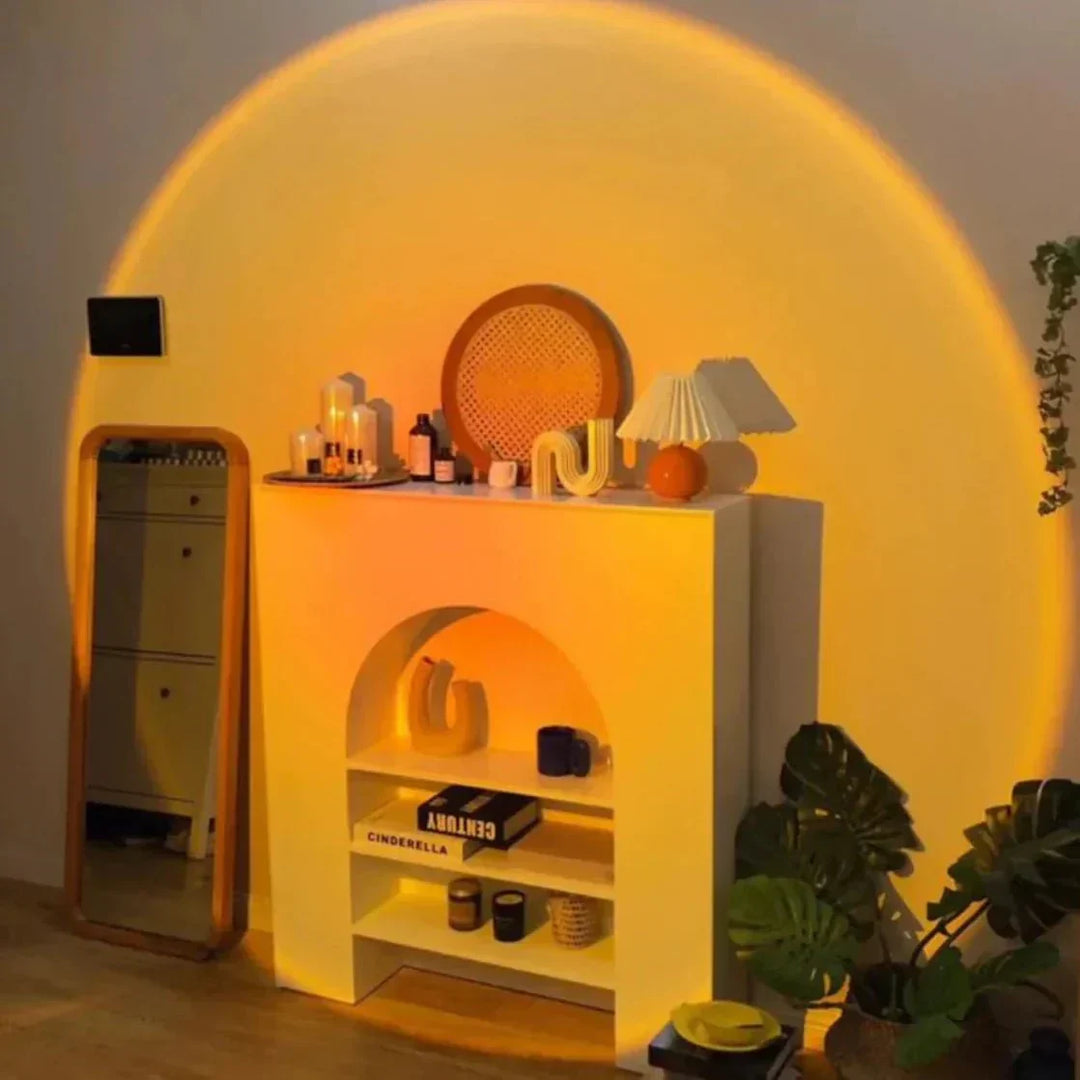 Pomarańczowa lampa stołowa LED z relaksującym światłem zachodu słońca. Nowoczesne oświetlenie wnętrz.