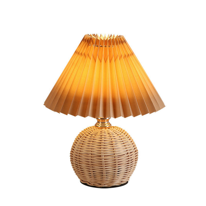 Nowoczesna lampa stołowa LED, rattanowa podstawa i elegancki plisowany abażur, do sypialni i salonu.