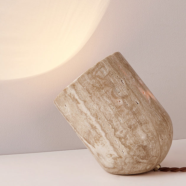 Nowoczesna lampa stołowa walec. Japoński minimalizm, cylindryczne oświetlenie do domu, stylowa lampka.