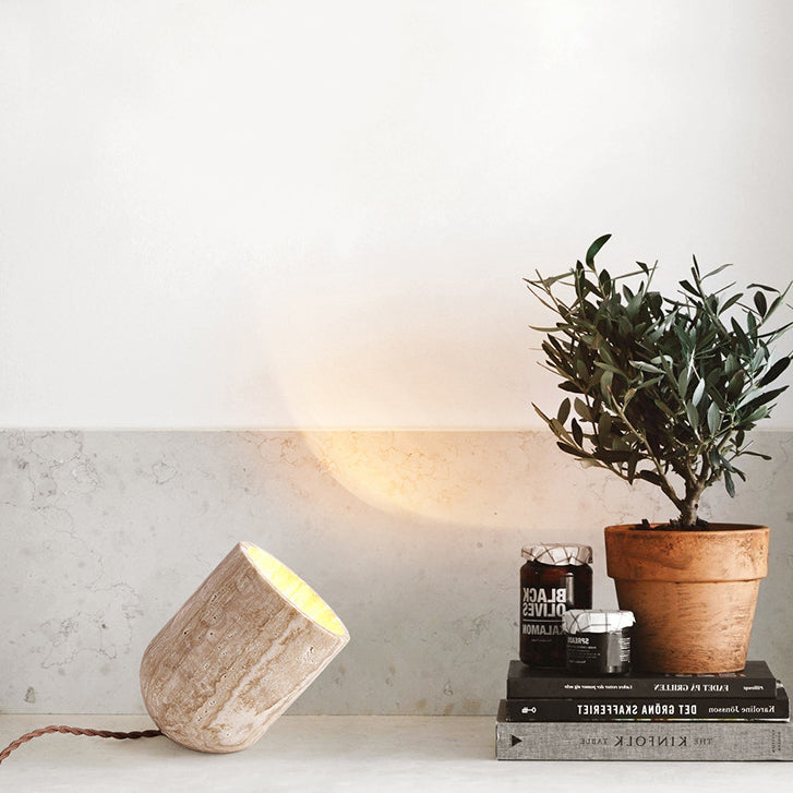 Lampa stołowa walec, ciepłe oświetlenie. Japoński minimalizm, lampka nocna, dekoracja do sypialni, do domu.