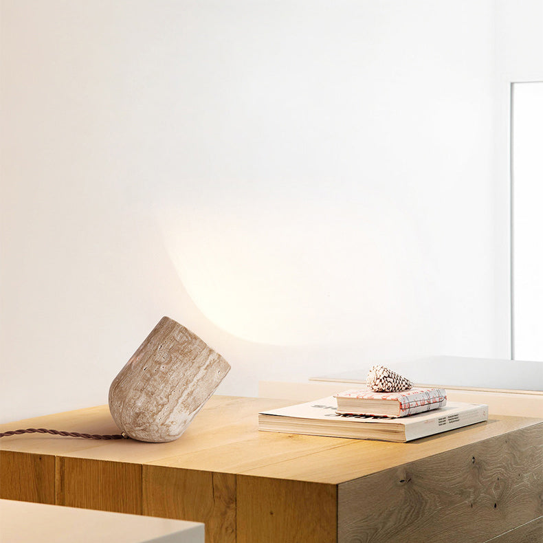 Lampa stołowa minimalistyczna w kształcie walca. Japońskie oświetlenie do salonu lub sypialni, stylowa dekoracja.
