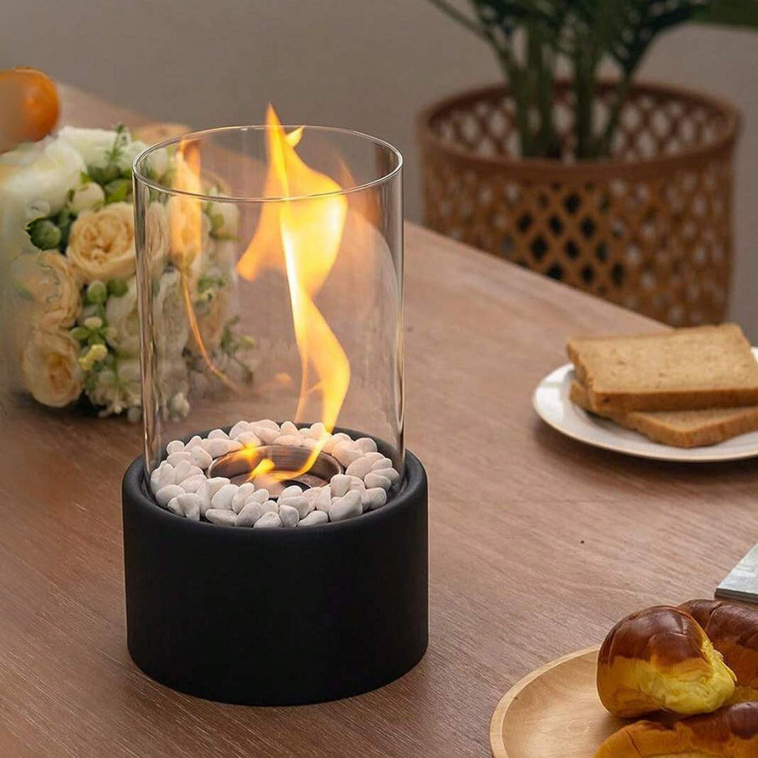 Elegancka lampa stołowa, oferująca nastrojowe światło płomienia, dekoracja wnętrz.