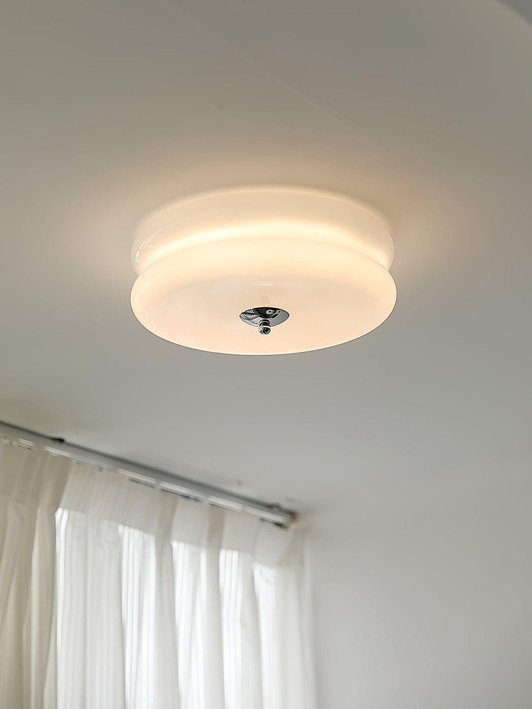 Lampa sufitowa Art Déco LED, stylowa, z ciepłym światłem. Elegancki żyrandol do salonu.