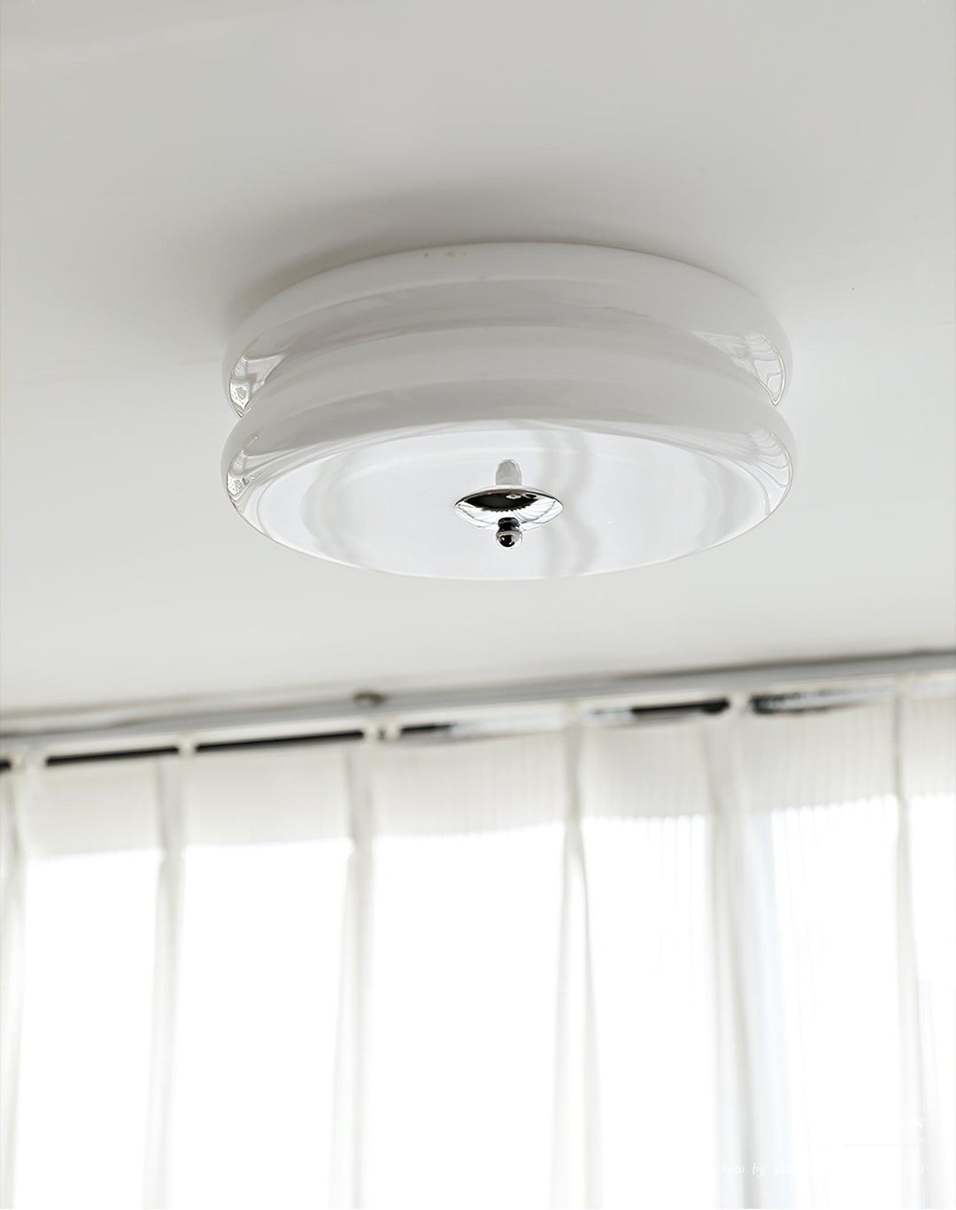 Retro lampa sufitowa LED, chromowana, z zimną bielą. Elegancka lampa do salonu.