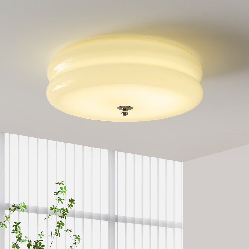 Ściemniana lampa sufitowa vintage, ryflowane szkło i chrom. Ciepłe światło.