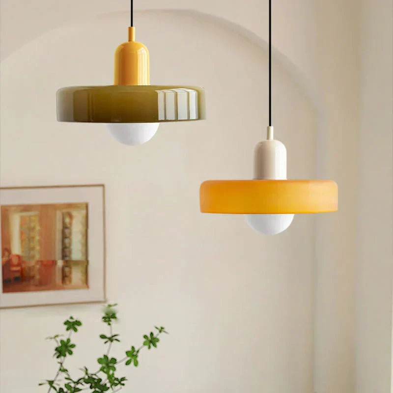Ambientowa lampa sufitowa, design do wnętrz. Skandynawski styl.