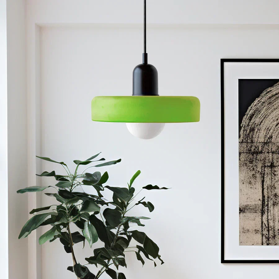Skandynawska lampa sufitowa. Oświetlenie dekoracyjne do sypialni.
