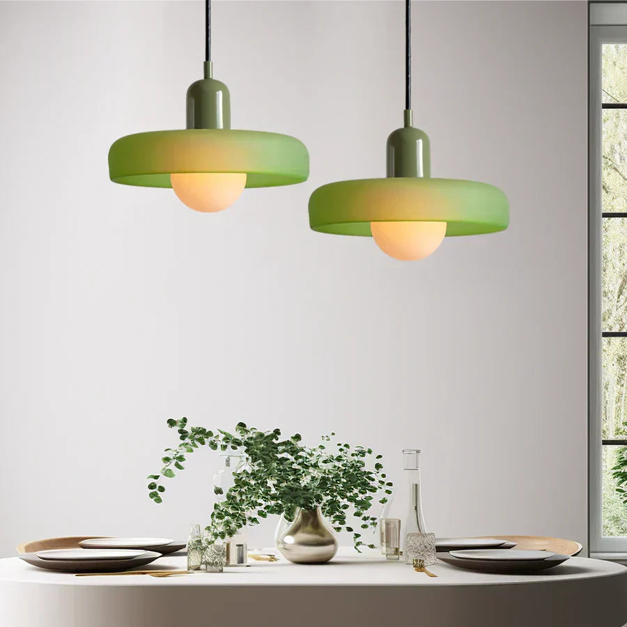 Minimalistyczna lampa do wnętrz. Skandynawski design.