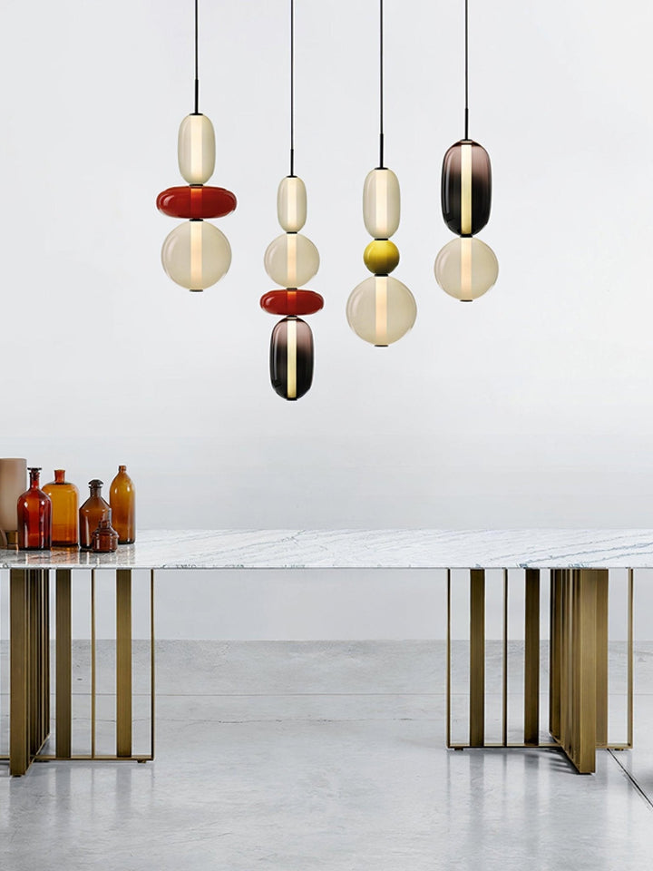Nowoczesna lampa sufitowa z akrylu i metalu, designerskie szkło cukrowe.