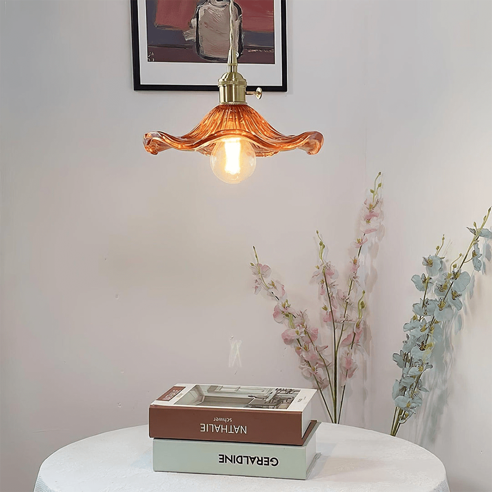 Lampa sufitowa dekoracyjna Hibiskus, szklana, z efektem kwiatowym, idealna do salonu i jadalni.
