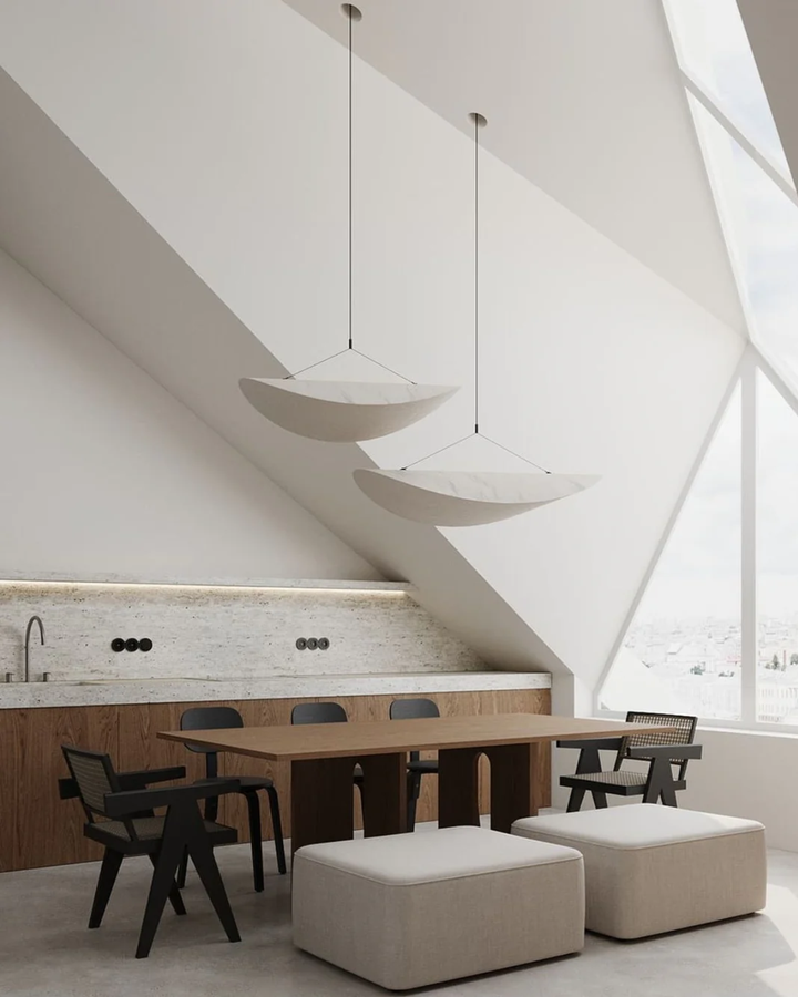 Oświetlenie sufitowe Japandi, nowoczesny design z efektem zaćmienia, tworzące przyjemną atmosferę.