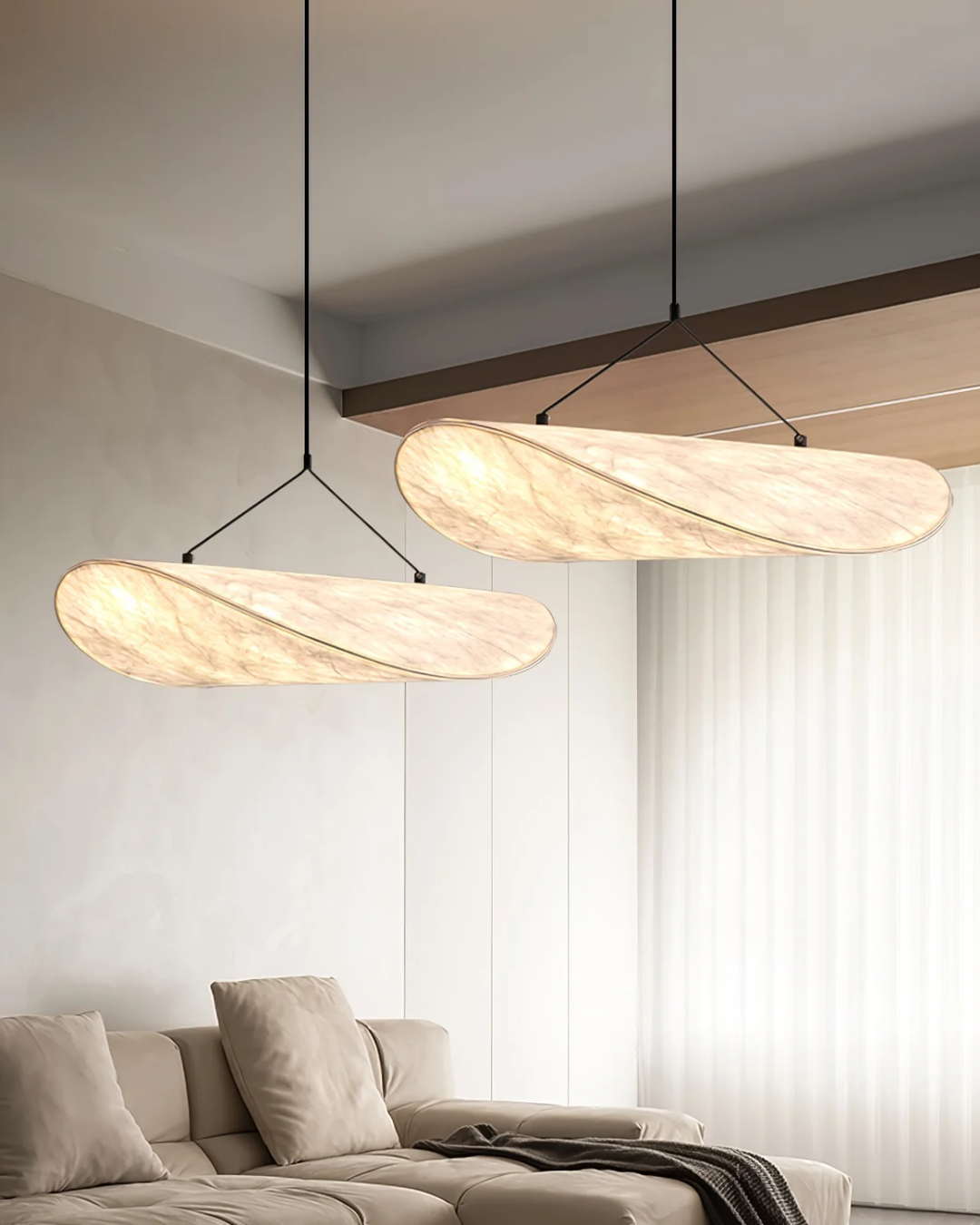 Lampa sufitowa Japandi, minimalistyczne oświetlenie z ciepłym, rozproszonym światłem, stylowa.